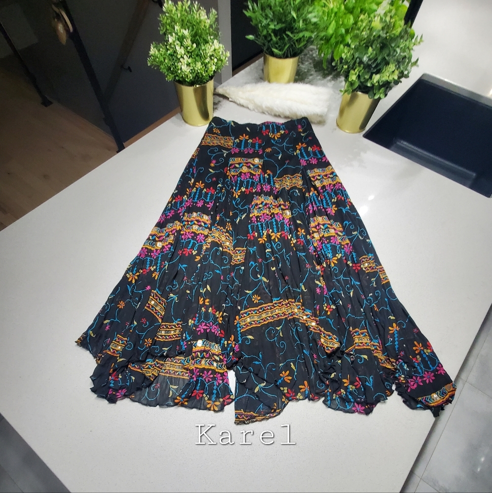 KAREL Magnifique jupe fluide à souhait de style boho-chic